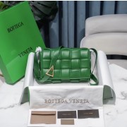 Bottega Veneta PADDED CASSETTE BAG 591970 green HV02964hc46