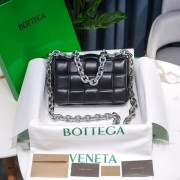 Fake Bottega Veneta THE CHAIN CASSETTE Expedited Delivery 631421 black & Hardware: Silver finish HV02359Iw51