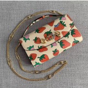 Gucci Zumi Strawberry print bag 572375 HV07658Hn31